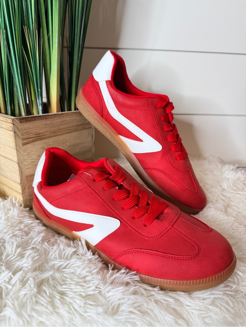 DV by Dolce Vita Quantum Faux Leather Retro Lace Up T-Toe Sneakers Red Size 9 - Picture 3 of 10